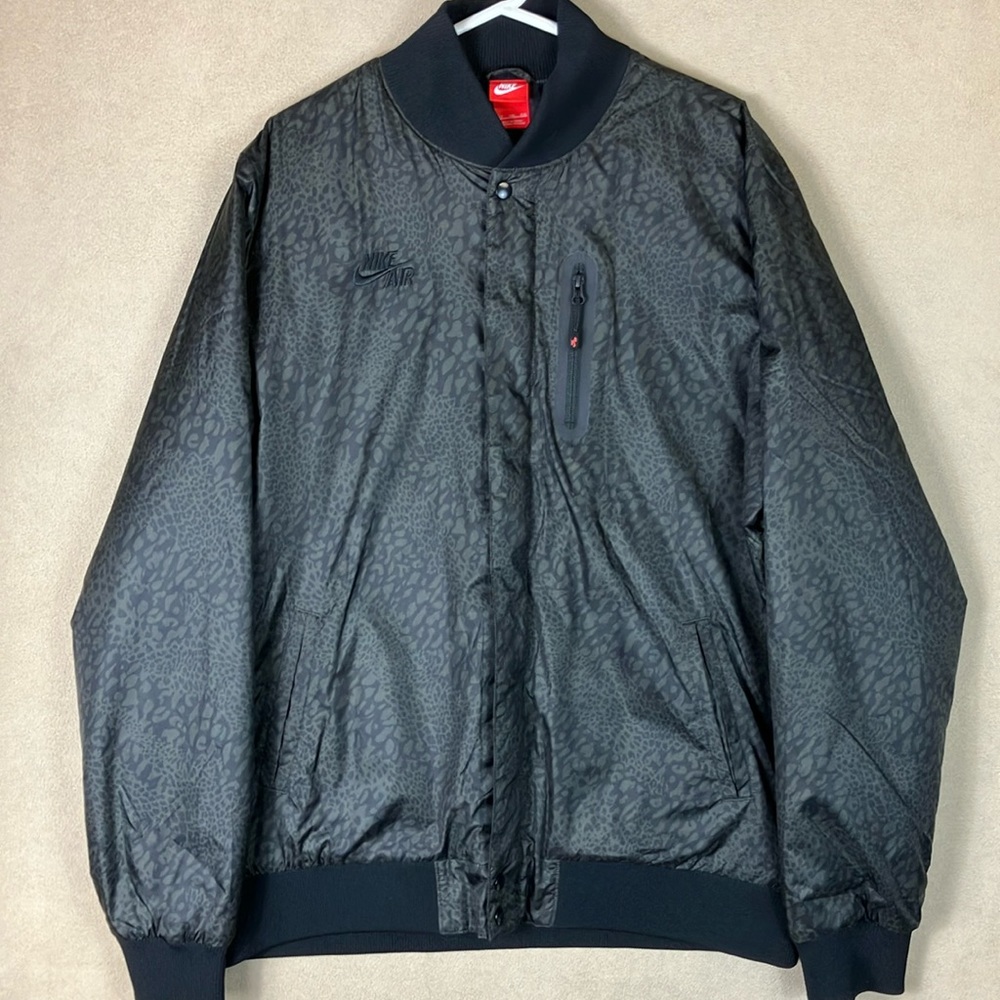 Nike Air Padded Varsity Jacket 685963-211 Men’s size XLT Like New